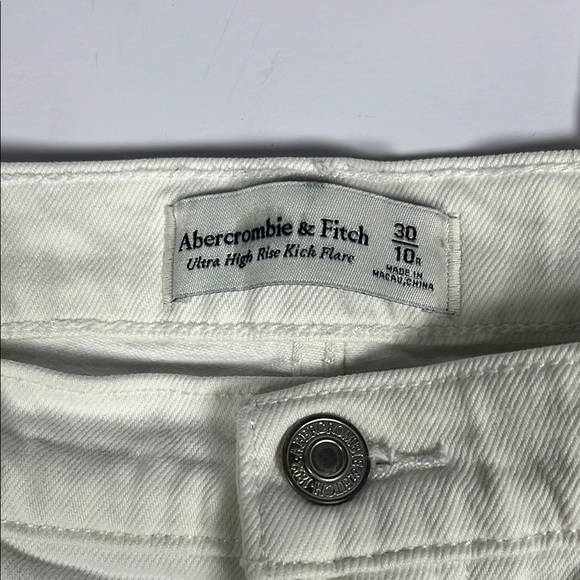 Abercrombie & Fitch Ultra High Rise Kick Flare White Denim Sz 30/10R - Picture 3 of 11
